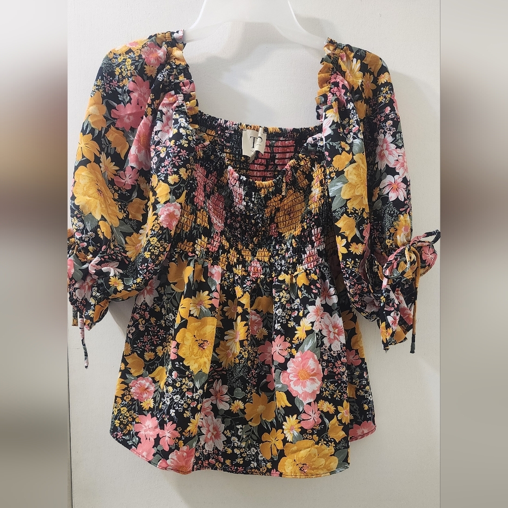 Floral Women's Top with Puff Sleeves